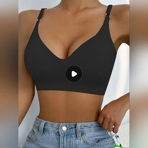 Brand new! Seamless wireless bra with adjustable straps large